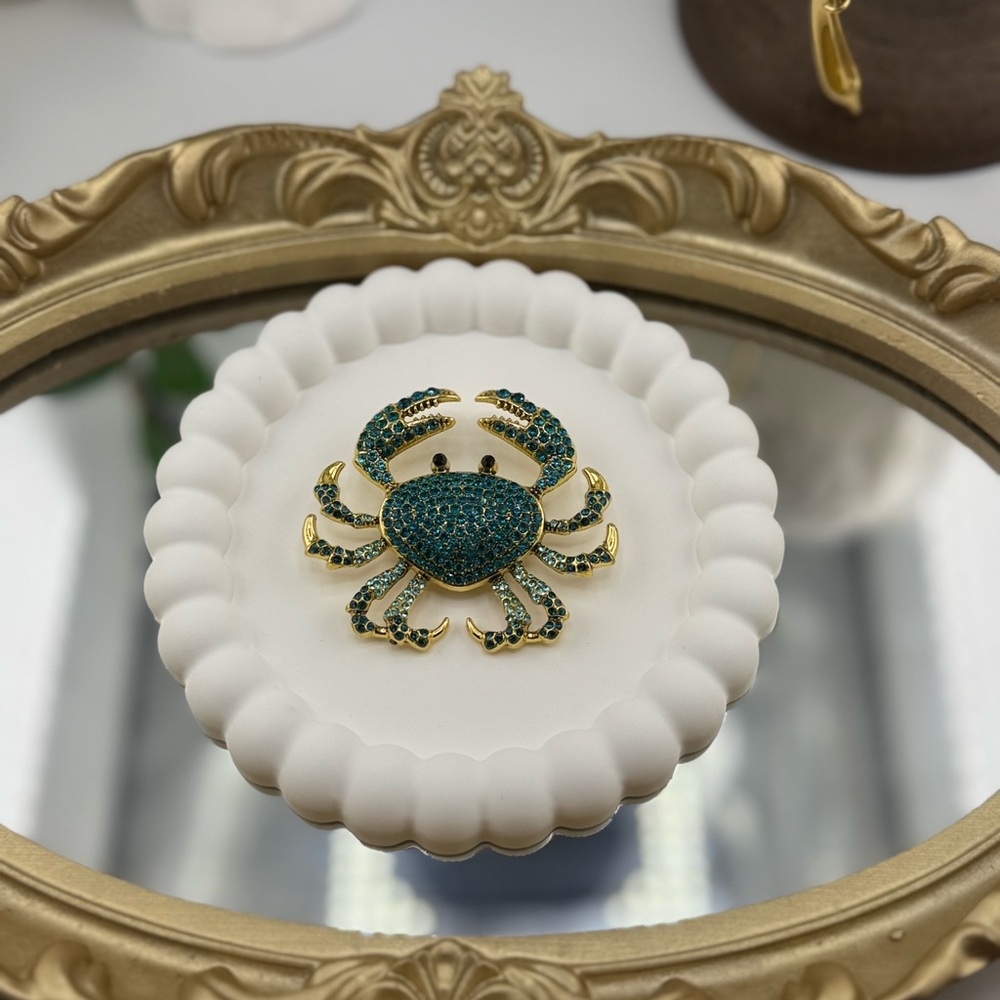 Blue Crab Crystal Brooch Pin 🦀✨ - Picture 4 of 11